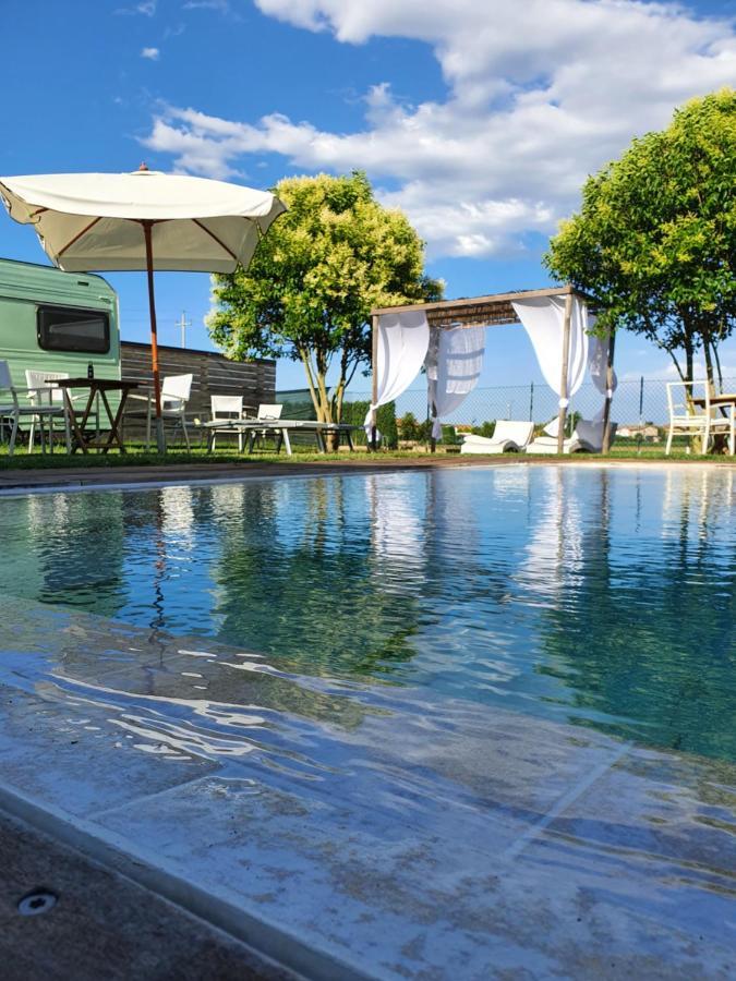 Osteria E Locanda Del Viaggiatore Russi Eksteriør bilde