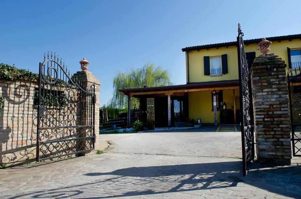 Osteria E Locanda Del Viaggiatore Russi Eksteriør bilde