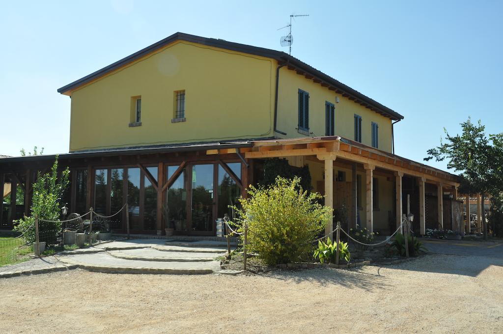 Osteria E Locanda Del Viaggiatore Russi Eksteriør bilde